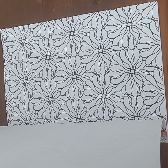 Adult coloring book with the pencils and sharpener. - Picture 6 of 12